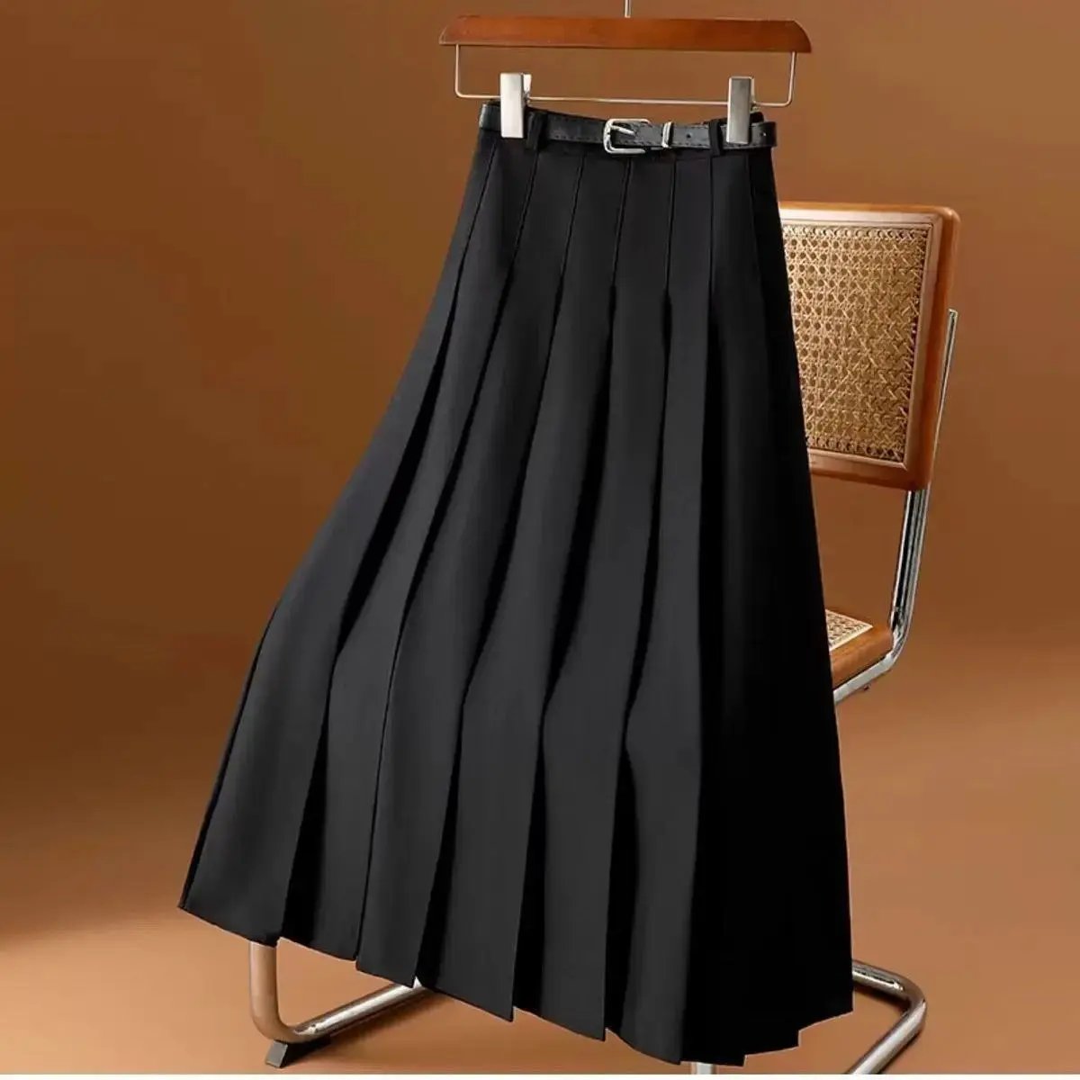 Astrid | Pleated Black Midi Skirt