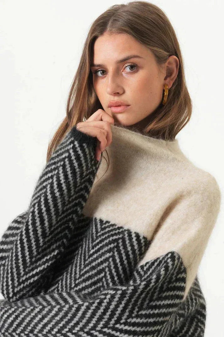 Eva | Stylish Herringbone Knit Sweater