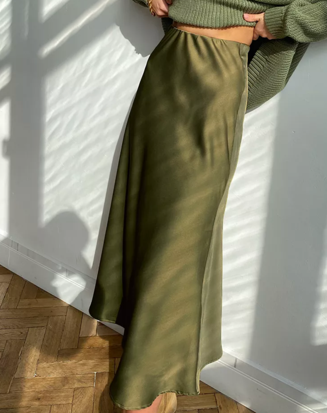 Philomena | A-Line Satin Midi Skirt with Side Zipper and Mid-Calf Hem