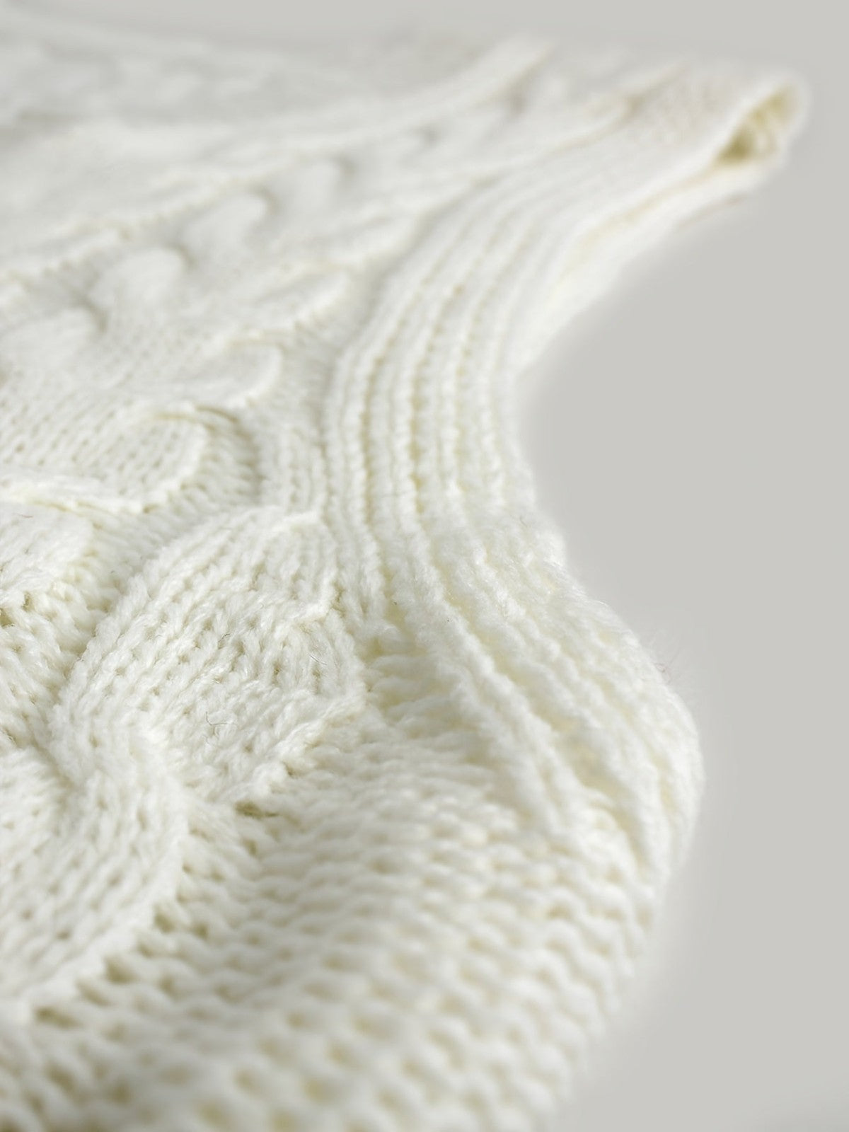 Cora | Women's Cozy Cable-Knit V-Neck Sweater Vest