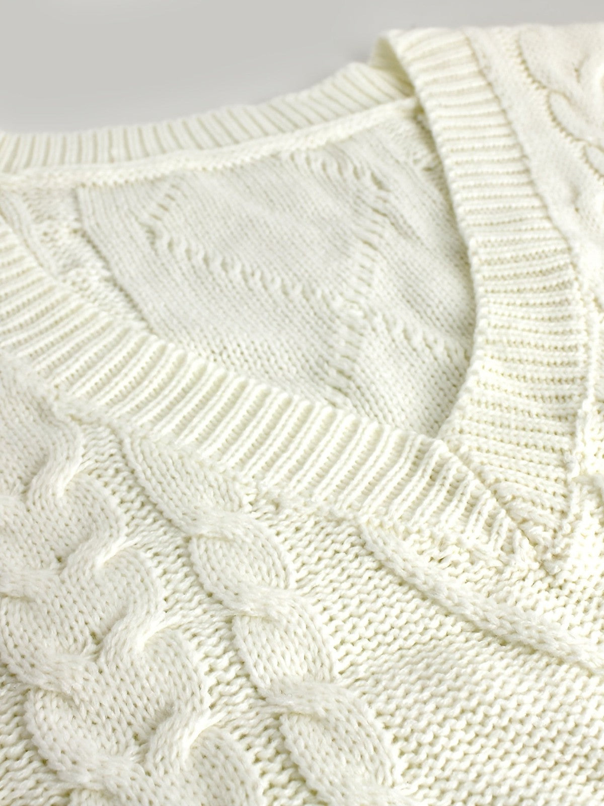 Cora | Women's Cozy Cable-Knit V-Neck Sweater Vest
