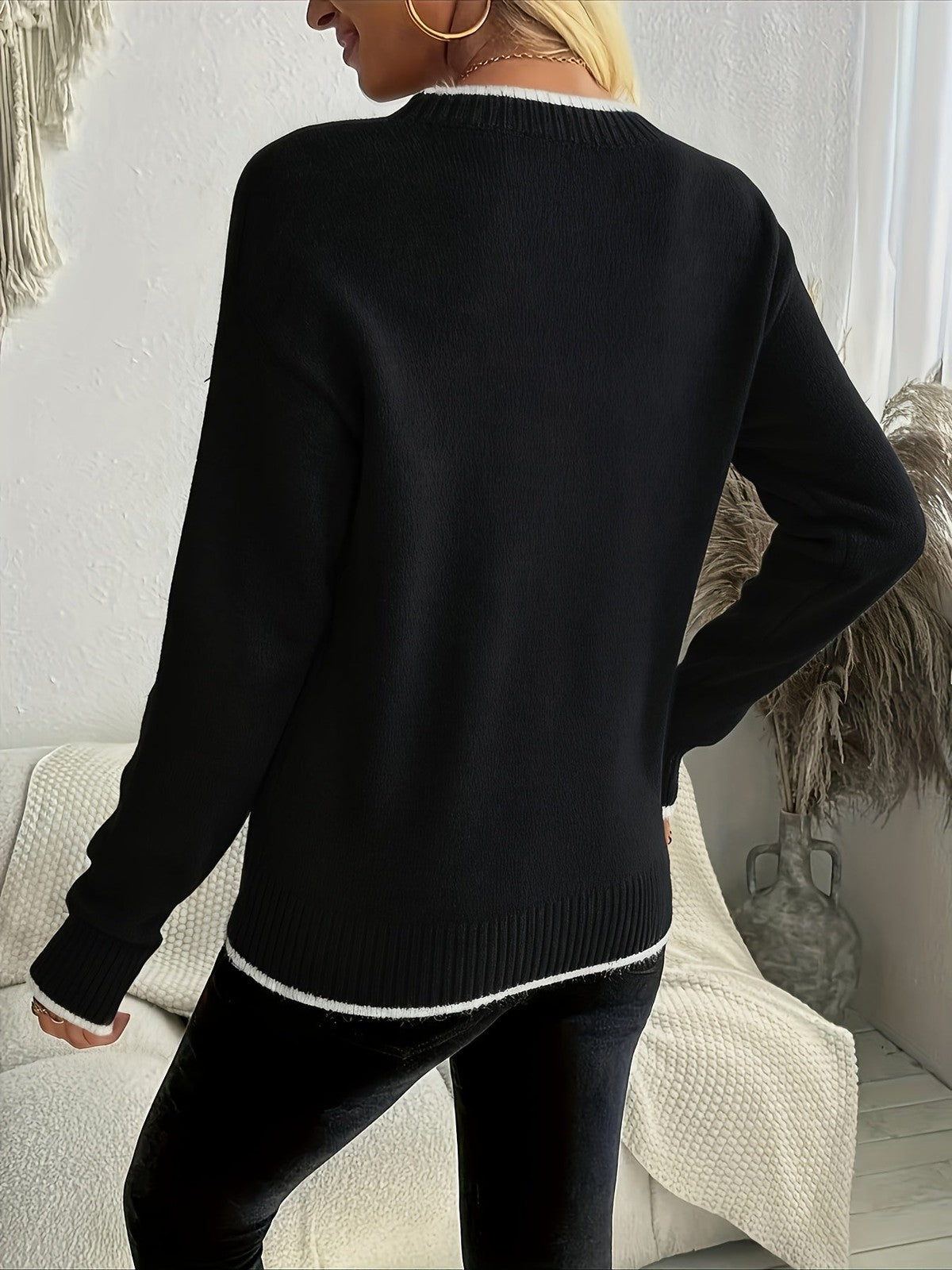 Soraya | Women's Snowflake Crewneck Sweater