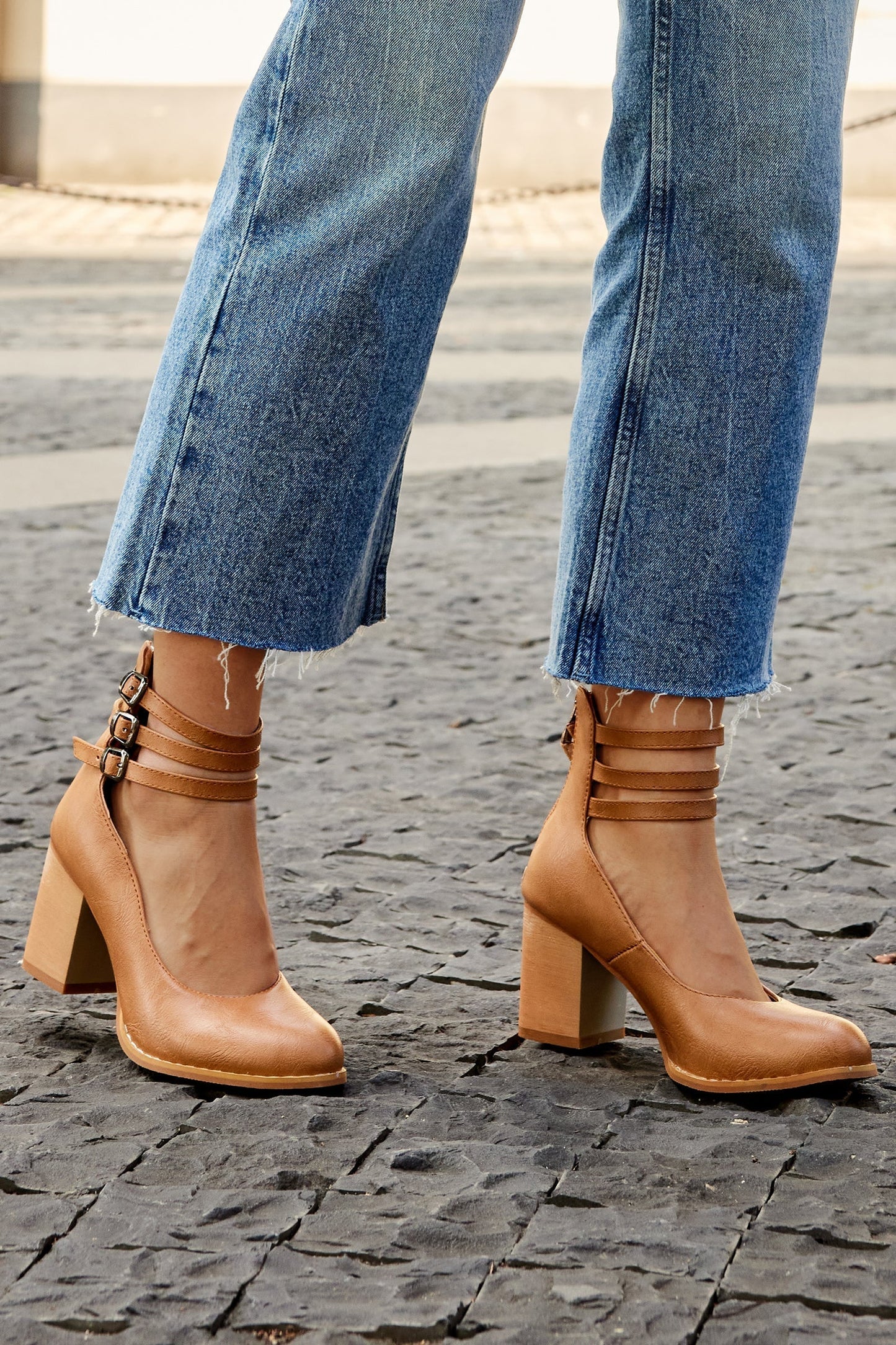 Elara | Block Heel Sandals with Buckle Closure and Ankle Strap