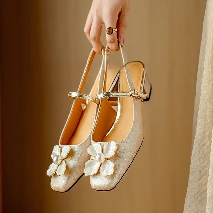 Belisama | Mary Jane Pumps with Block Heel and Floral Embellishment