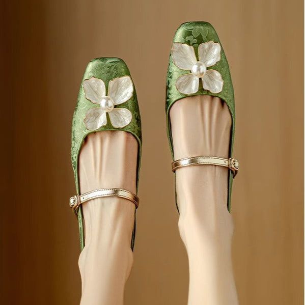 Belisama | Mary Jane Pumps with Block Heel and Floral Embellishment